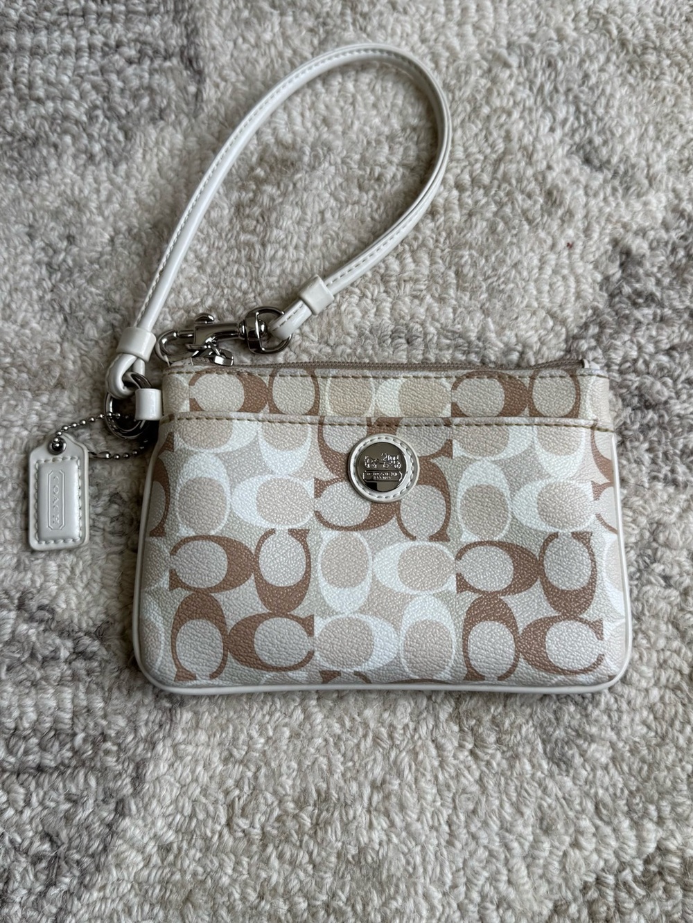 EUC Coach Corner Zip Wristlet In Signature Canvas In Ivory And Brown